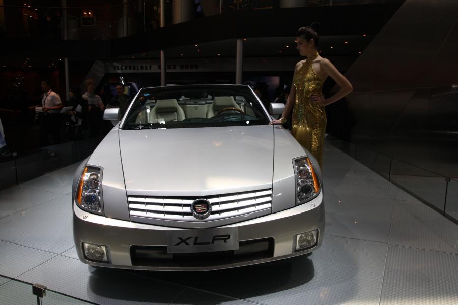 Cadillac XLR Roadster 2004 года  (фото 43 из 128)